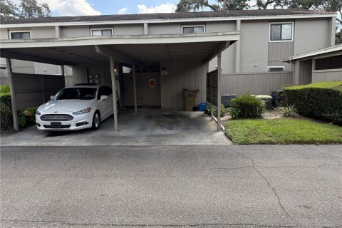 Condo in Temple Terrace, Florida, 2 bedrooms № 2118413