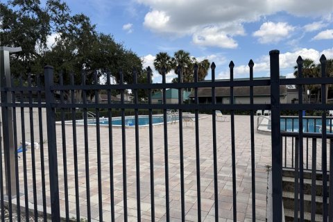 Condo in Temple Terrace, Florida, 2 bedrooms № 2118413 - photo 16