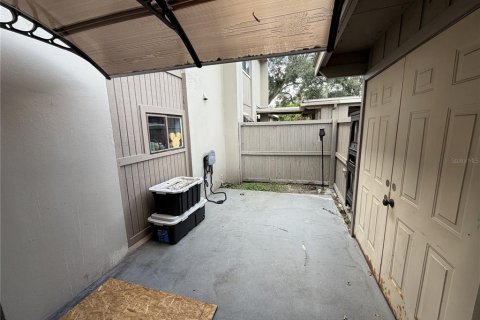 Condo in Temple Terrace, Florida, 2 bedrooms № 2118413 - photo 2