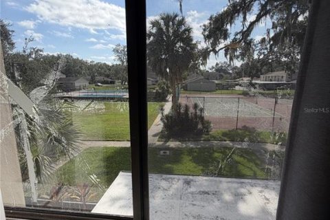 Condo in Temple Terrace, Florida, 2 bedrooms № 2118413 - photo 14