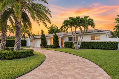 House in Lighthouse Point, Florida 3 bedrooms, 184.6 sq.m. № 2282513