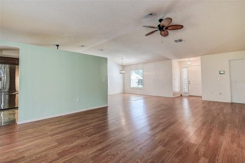 Villa ou maison à vendre à Spring Hill, Floride: 3 chambres, 136.75 m2 № 2416340 - photo 8