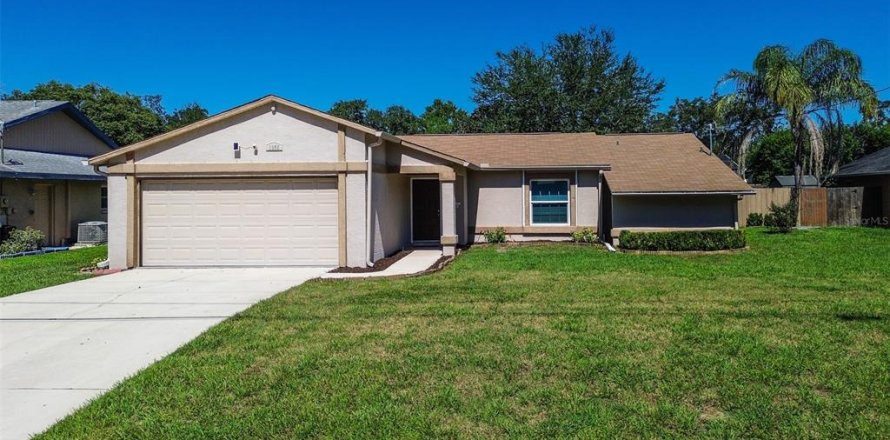Villa ou maison à Spring Hill, Floride 3 chambres, 136.75 m2 № 2416340