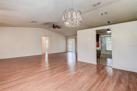 Villa ou maison à vendre à Spring Hill, Floride: 3 chambres, 136.75 m2 № 2416340 - photo 6
