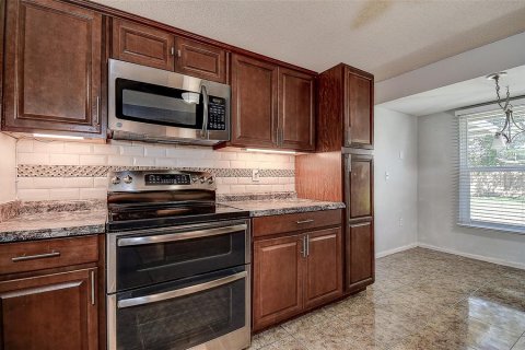 Villa ou maison à vendre à Spring Hill, Floride: 3 chambres, 136.75 m2 № 2416340 - photo 13