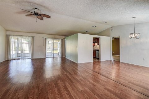 Villa ou maison à vendre à Spring Hill, Floride: 3 chambres, 136.75 m2 № 2416340 - photo 4