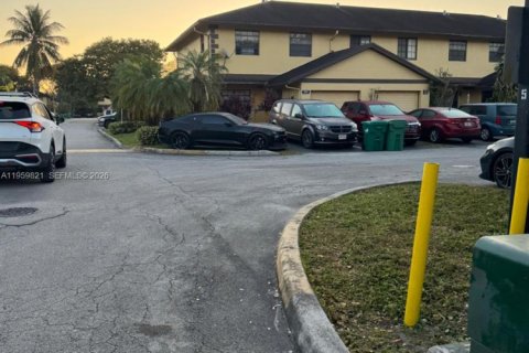 Adosado en Miami, Florida 4 dormitorios, 136.19 m2 № 2020006