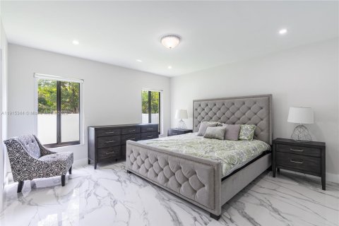 House in Miami, Florida 4 bedrooms, 312.43 sq.m. № 1972258 - photo 14