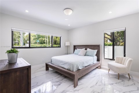 House in Miami, Florida 4 bedrooms, 312.43 sq.m. № 1972258 - photo 12