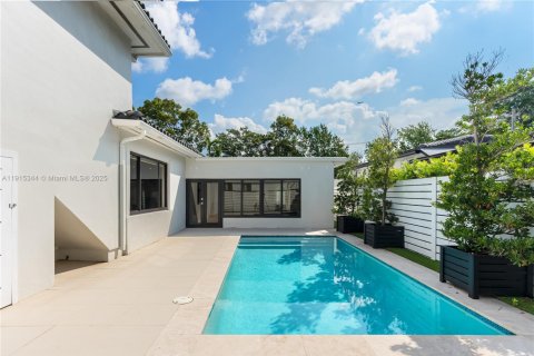 House in Miami, Florida 4 bedrooms, 312.43 sq.m. № 1972258 - photo 22