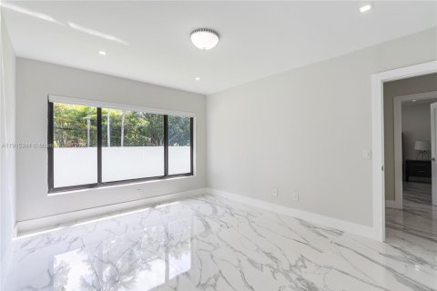 House in Miami, Florida 4 bedrooms, 312.43 sq.m. № 1972258 - photo 17
