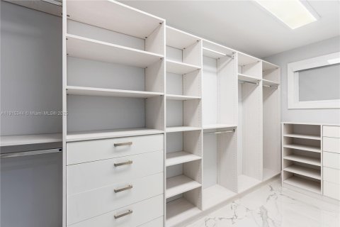 House in Miami, Florida 4 bedrooms, 312.43 sq.m. № 1972258 - photo 21