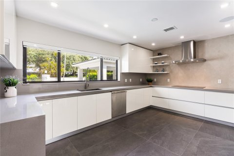 House in Miami, Florida 4 bedrooms, 312.43 sq.m. № 1972258 - photo 10