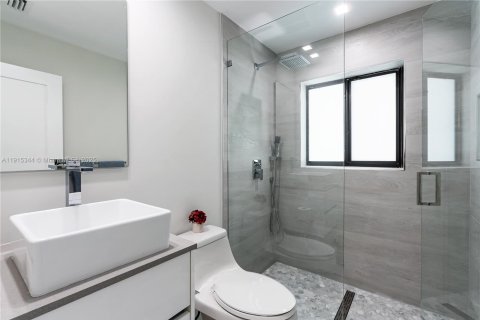 House in Miami, Florida 4 bedrooms, 312.43 sq.m. № 1972258 - photo 13