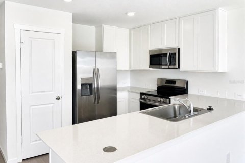 House in Eagle Lake, Florida 3 bedrooms, 132.29 sq.m. № 2221840 - photo 10