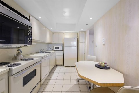 Condo in Aventura, Florida, 2 bedrooms  № 1898288 - photo 7