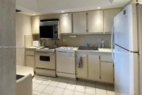 Condo in Aventura, Florida, 2 bedrooms  № 1898288 - photo 6