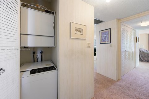 Condo in Aventura, Florida, 2 bedrooms  № 1898288 - photo 25