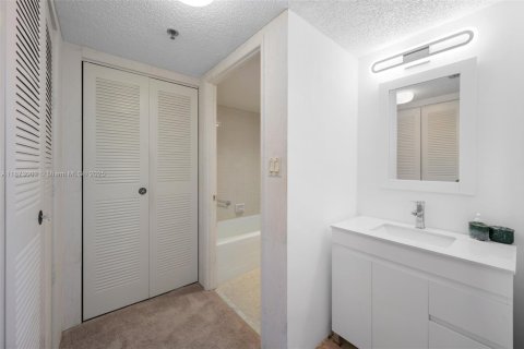 Condo in Aventura, Florida, 2 bedrooms  № 1898288 - photo 15