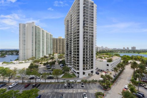 Condo in Aventura, Florida, 2 bedrooms  № 1898288 - photo 23