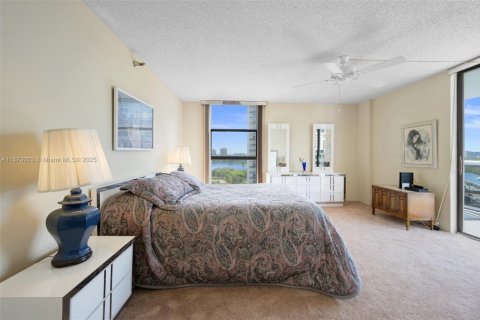 Condo in Aventura, Florida, 2 bedrooms  № 1898288 - photo 18