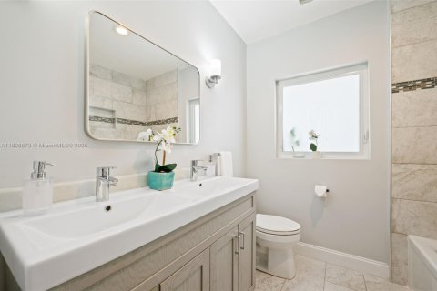 Casa en venta en Coral Gables, Florida, 4 dormitorios, 187.2 m2 № 1950989 - foto 28