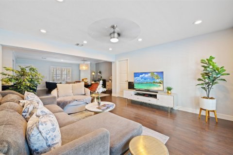 Casa en venta en Coral Gables, Florida, 4 dormitorios, 187.2 m2 № 1950989 - foto 19