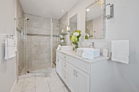Casa en venta en Coral Gables, Florida, 4 dormitorios, 187.2 m2 № 1950989 - foto 25