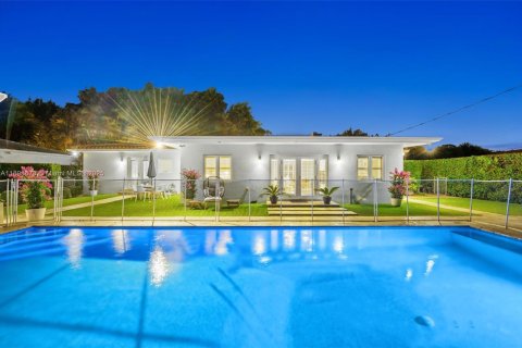 Casa en venta en Coral Gables, Florida, 4 dormitorios, 187.2 m2 № 1950989 - foto 1
