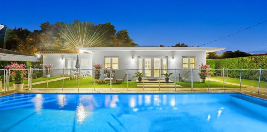Casa en Coral Gables, Florida 4 dormitorios, 187.2 m2 № 1950989