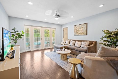 Casa en venta en Coral Gables, Florida, 4 dormitorios, 187.2 m2 № 1950989 - foto 17