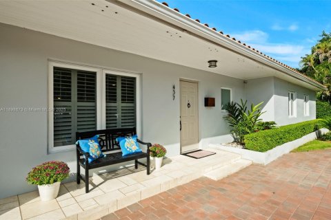 Casa en venta en Coral Gables, Florida, 4 dormitorios, 187.2 m2 № 1950989 - foto 9