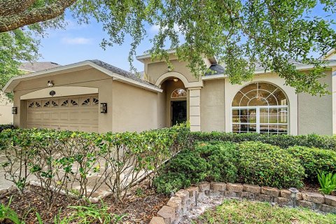 House in Tampa, Florida 4 bedrooms, 167.97 sq.m. № 2112438