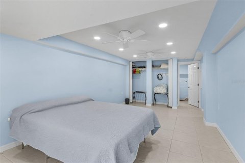 House in Fort Myers Beach, Florida 3 bedrooms, 203.64 sq.m. № 1722503 - photo 22