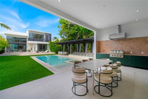Купить виллу или дом в Майами-Бич, Флорида 8 спален, 690.08м2, № 2018356 - фото 15