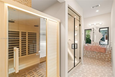 Купить виллу или дом в Майами-Бич, Флорида 8 спален, 690.08м2, № 2018356 - фото 17