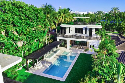 Купить виллу или дом в Майами-Бич, Флорида 8 спален, 690.08м2, № 2018356 - фото 27