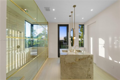 Купить виллу или дом в Майами-Бич, Флорида 8 спален, 690.08м2, № 2018356 - фото 13