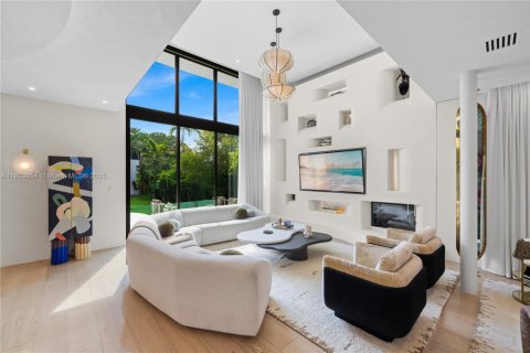 Купить виллу или дом в Майами-Бич, Флорида 8 спален, 690.08м2, № 2018356 - фото 30