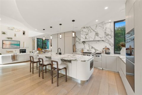 Купить виллу или дом в Майами-Бич, Флорида 8 спален, 690.08м2, № 2018356 - фото 8