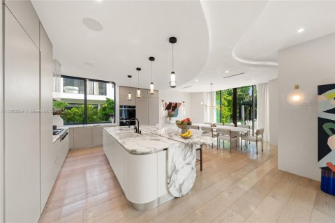 Купить виллу или дом в Майами-Бич, Флорида 8 спален, 690.08м2, № 2018356 - фото 6