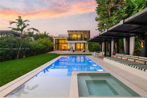 Купить виллу или дом в Майами-Бич, Флорида 8 спален, 690.08м2, № 2018356 - фото 2