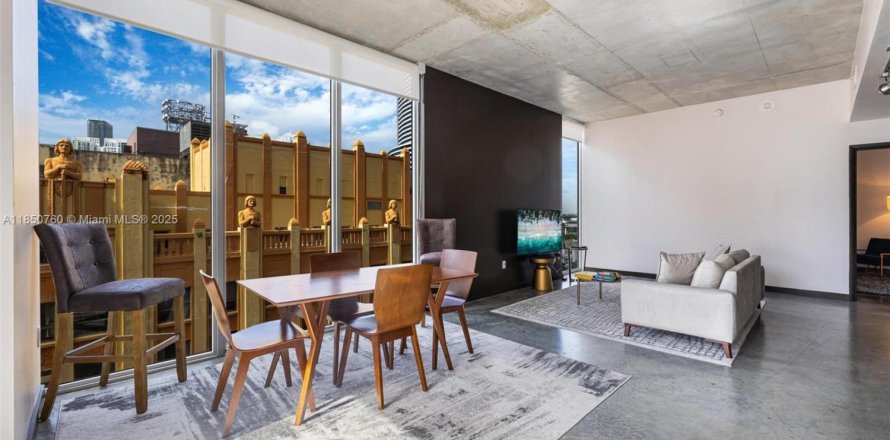Condominio en Miami, Florida, 2 dormitorios  № 1855179