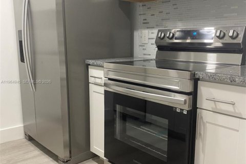 Снять в аренду кондоминиум в Пемброк-Пайнс, Флорида 1 спальня, 75.34м2, № 2081164 - фото 6