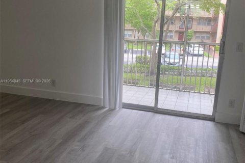 Снять в аренду кондоминиум в Пемброк-Пайнс, Флорида 1 спальня, 75.34м2, № 2081164 - фото 7