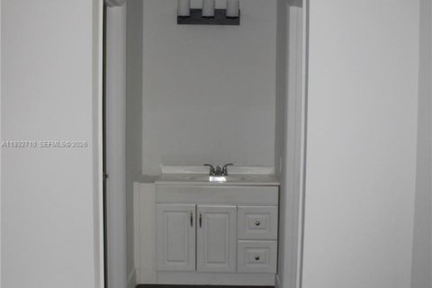 Copropriété à louer à Dania Beach, Floride: 2 chambres, 98.48 m2 № 1997912 - photo 12