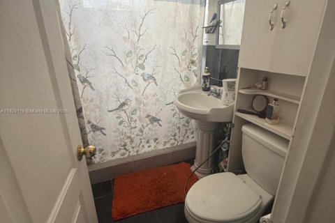Casa en venta en Miami, Florida, 5 dormitorios, 207.08 m2 № 1800969 - foto 5