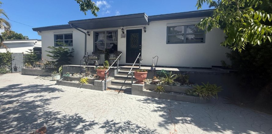 Casa en Miami, Florida 5 dormitorios, 207.08 m2 № 1800969