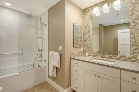 House in Sarasota, Florida 4 bedrooms, 300.07 sq.m. № 1797783 - photo 23
