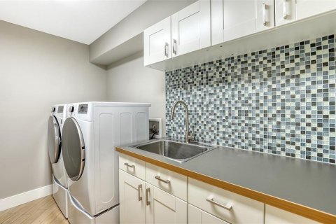 House in Sarasota, Florida 4 bedrooms, 300.07 sq.m. № 1797783 - photo 29